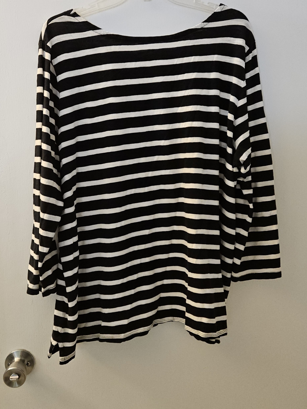 Old Navy Black & White Striped Long Sleeve Scoop Neck Top - Picture 2 of 4